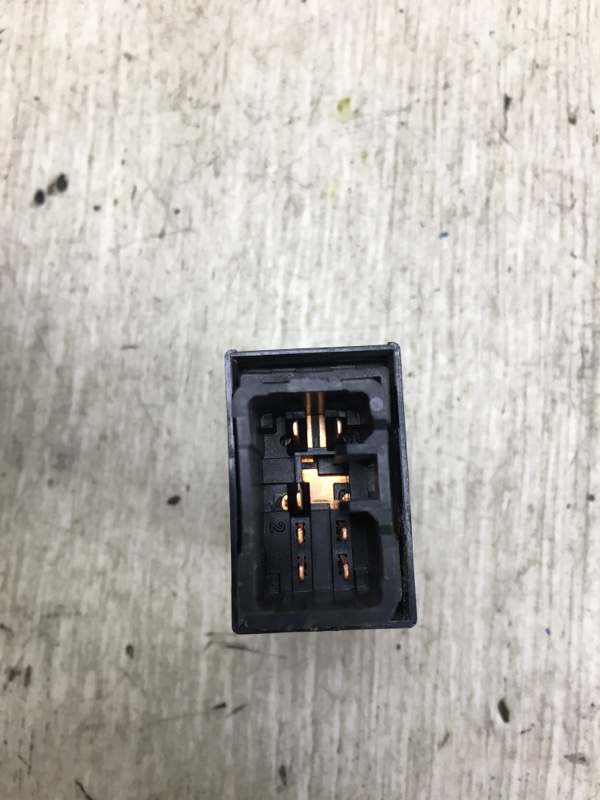 Кнопка стеклоподъемника задняя левая SANTA FE (CM) 05-12 2006-2009 CM