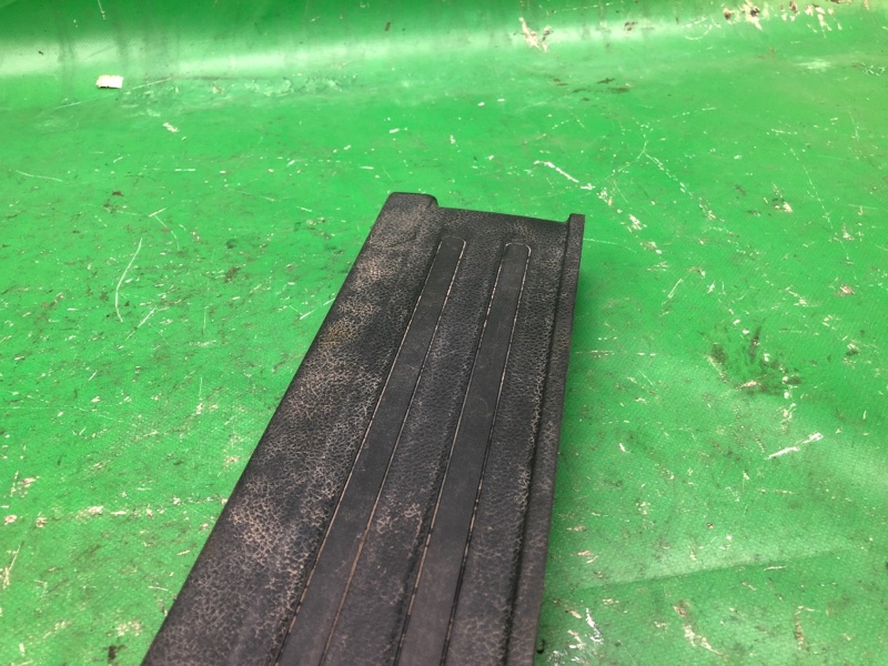 Накладка порога внутрення передняя правая NV200 USA 13- Накладка порога внутрення передняя правая NV200 USA 13-