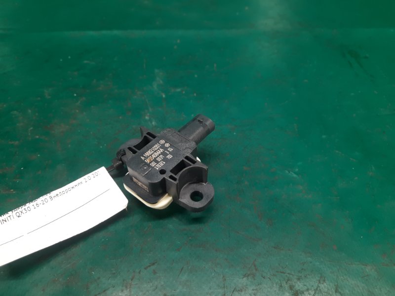 Датчик удара задний левый INFINITI QX30 16-20 Внедорожник 2.0 20PET