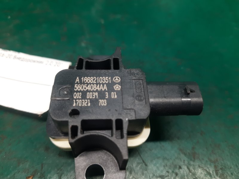 Датчик удара задний левый QX30 16-20 2018 Внедорожник 2.0 20PET