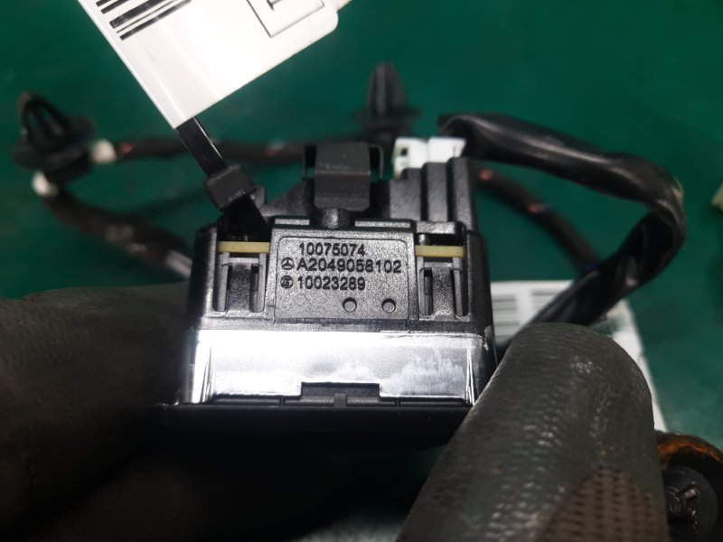 Кнопка стеклоподъемника задняя левая QX30 16-20 2018 Внедорожник 2.0 20PET