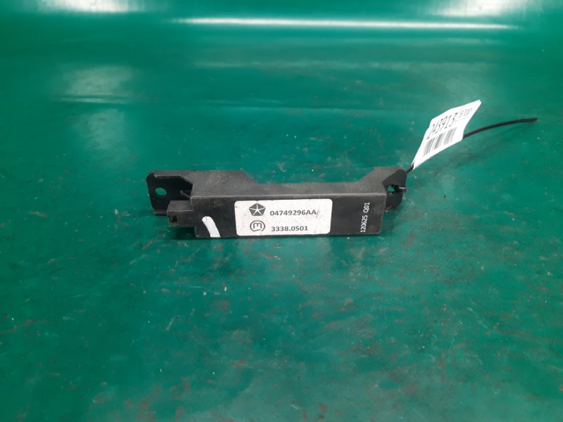 Запчасть антенна задняя правая JEEP GRAND CHEROKEE 11-22 2013 Внедорожник 5.7 5026444AA Б/У Антенна задняя правая JEEP GRAND CHEROKEE 11-22 2013 Внедорожник 5.7 5026444AA Б/У