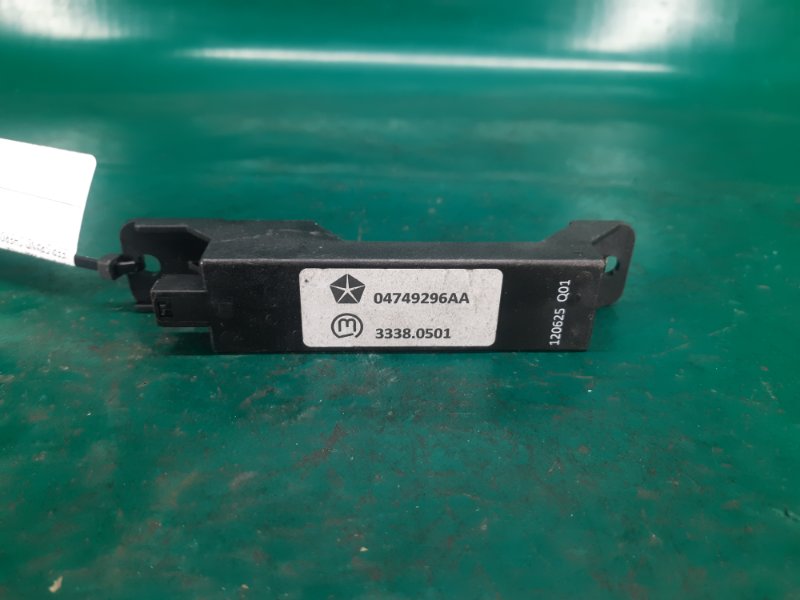 Запчасть антенна задняя левая JEEP GRAND CHEROKEE 11-22 2013 Внедорожник 5.7 5026444AA Б/У Антенна задняя левая JEEP GRAND CHEROKEE 11-22 2013 Внедорожник 5.7 5026444AA Б/У