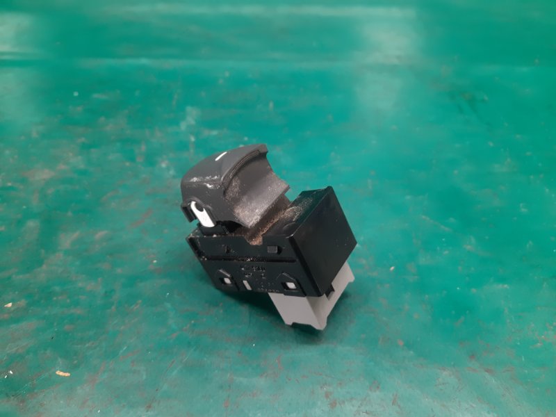 Кнопка стеклоподъемника задняя левая HYUNDAI ELANTRA MD 10-15 Седан 1.8 G4NB