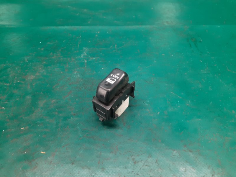 Кнопка центрального замка передняя правая TOYOTA CAMRY 30 02-06 2006 Седан 2.4 2AZFE 84930-AA020 Б/У