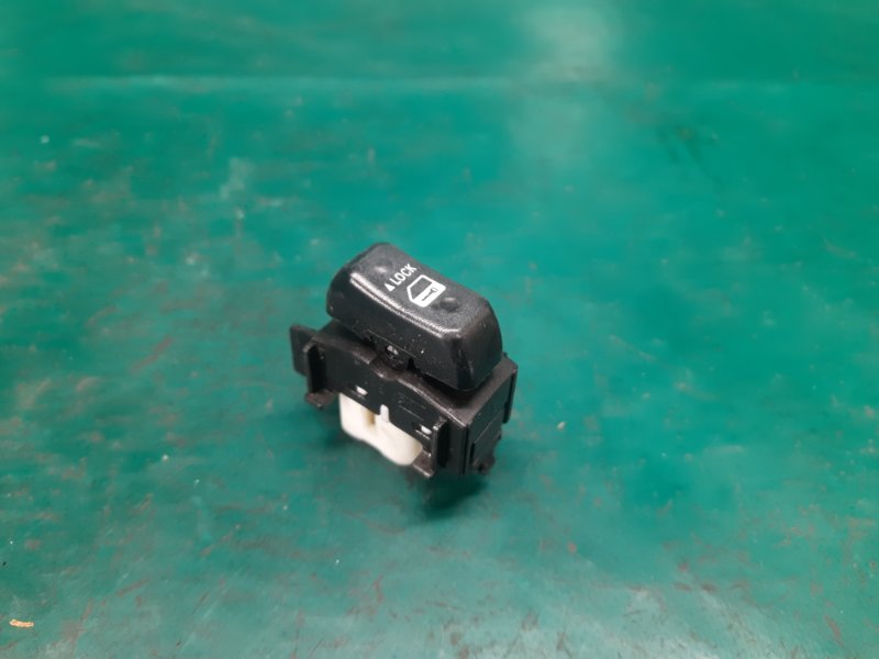 Кнопка центрального замка передняя правая TOYOTA CAMRY 30 02-06 Седан 2.4 2AZFE