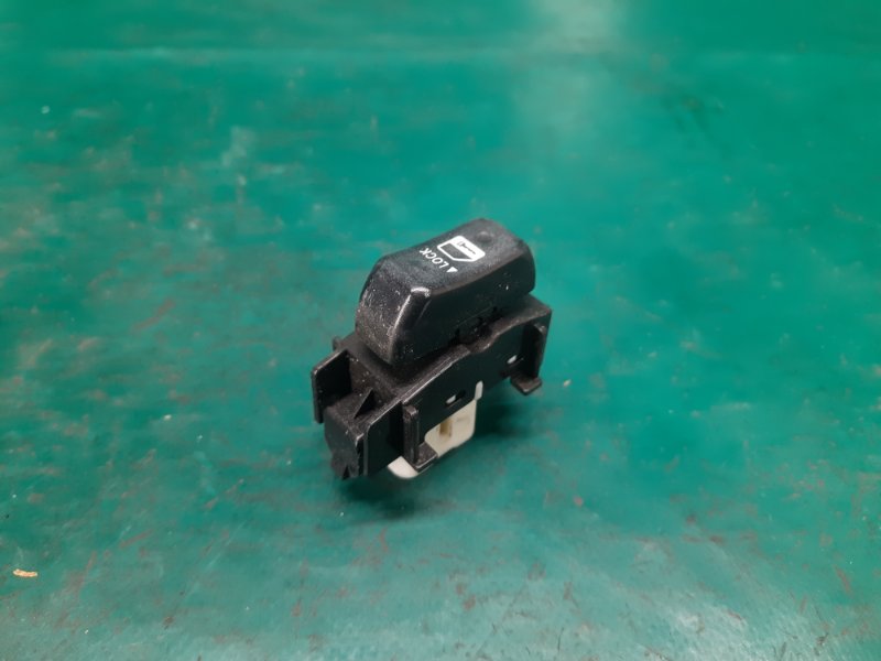 Кнопка центрального замка передняя правая CAMRY 30 02-06 2006 Седан 2.4 2AZFE