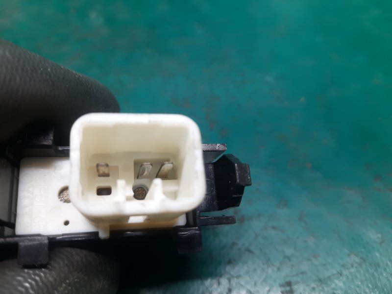 Кнопка центрального замка передняя правая CAMRY 30 02-06 2006 Седан 2.4 2AZFE