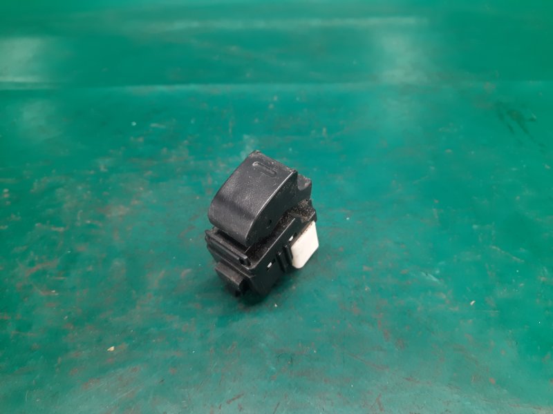 Кнопка стеклоподъемника передняя правая TOYOTA CAMRY 30 02-06 2006 Седан 2.4 2AZFE 84810-08010 Б/У
