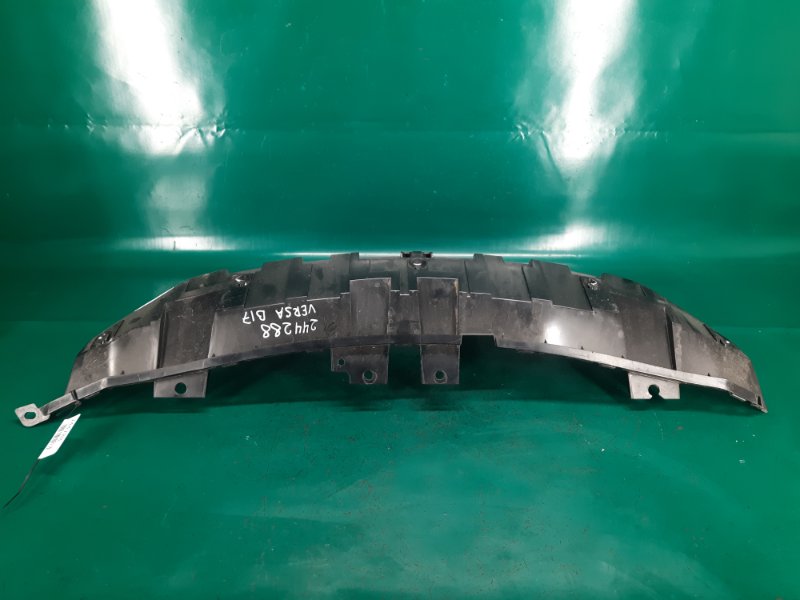 Решетка радиатора VERSA  19- Седан