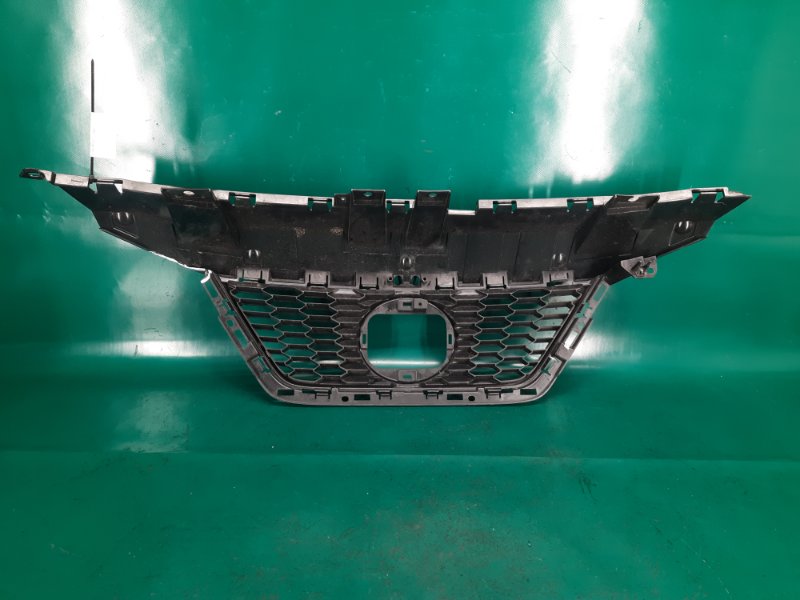 Решетка радиатора VERSA  19- Седан