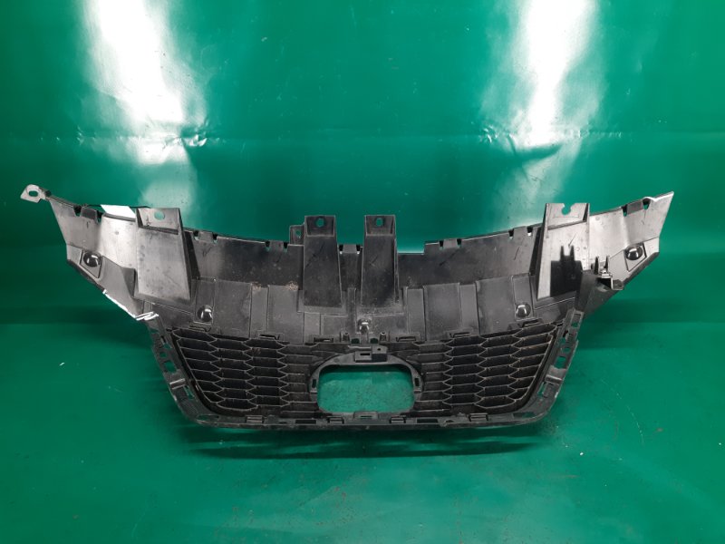 Решетка радиатора VERSA  19- Седан