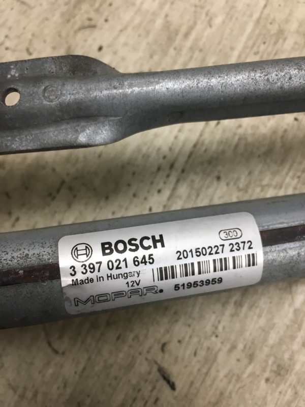 Трапеция стеклоочистителей RENEGADE (BU) 14- 2015 BU 2.4 ED6