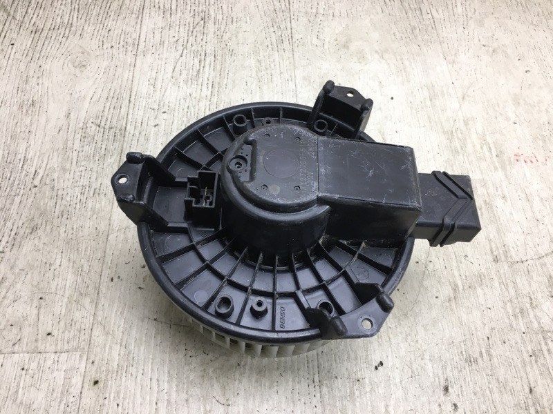 Запчасть моторчик печки JEEP PATRIOT 07-10 2007-2010 5191345AA Б/У Моторчик печки JEEP PATRIOT 07-10 2007-2010 5191345AA Б/У