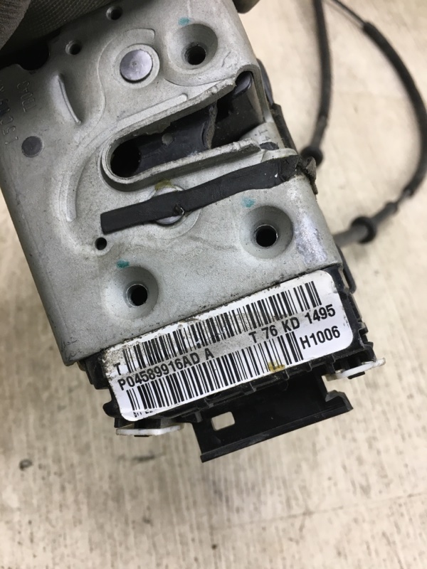 Замок двери передний правый CHRYSLER 200 14-16