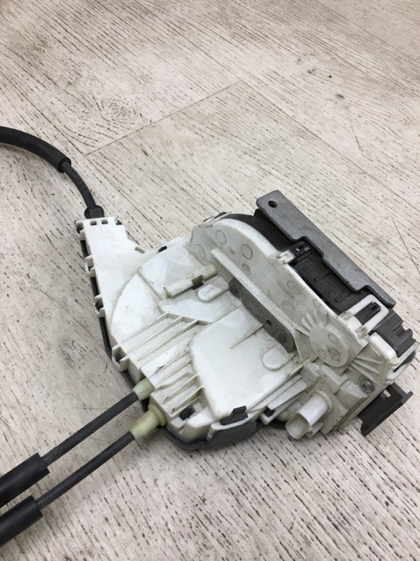 Замок двери передний правый 200 14-16