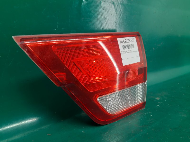 Фонарь внутренний правый GRAND CHEROKEE 11-22 2013 Внедорожник 5.7 Фонарь внутренний правый GRAND CHEROKEE 11-22 2013 Внедорожник 5.7