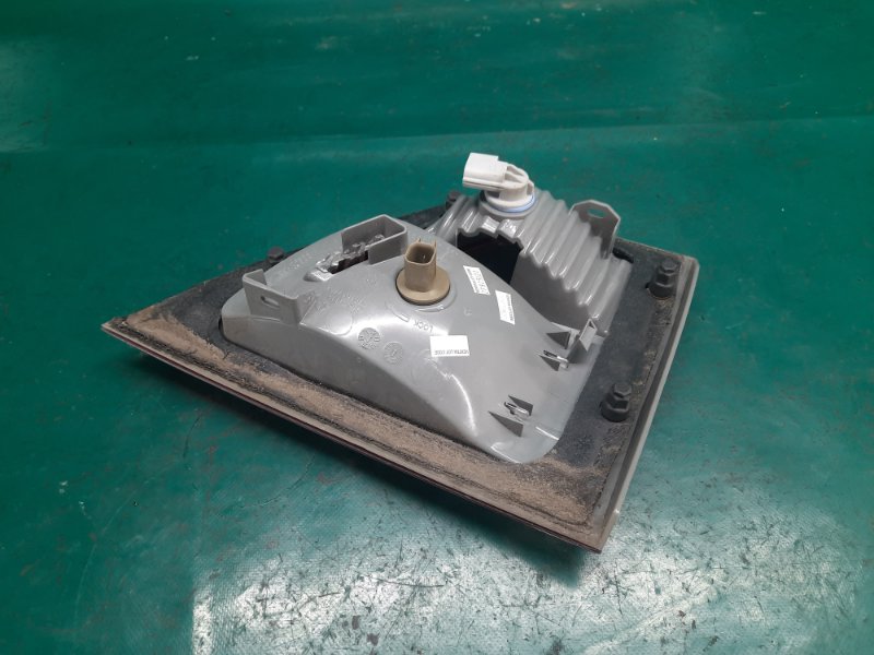 Фонарь внутренний правый GRAND CHEROKEE 11-22 2013 Внедорожник 5.7 Фонарь внутренний правый GRAND CHEROKEE 11-22 2013 Внедорожник 5.7