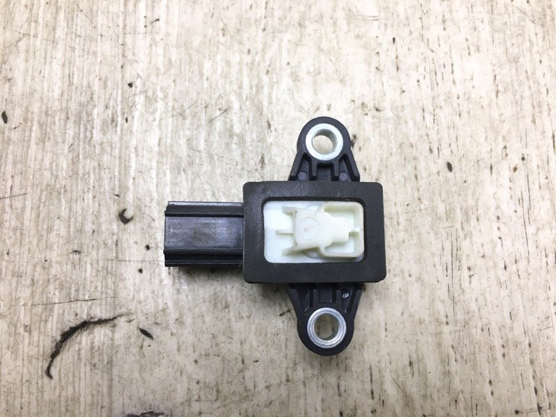 Запчасть датчик удара MAZDA 6 GJ 12- KD35-57KC0A Б/У Датчик удара MAZDA 6 GJ 12- KD35-57KC0A Б/У