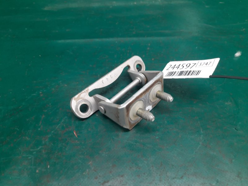 Петля крышки багажника левая SUBARU FORESTER SG 02-07 2003 Внедорожник 2.5 EJ251 61820FC100 Б/У