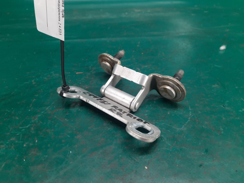 Запчасть петля крышки багажника правая JEEP PATRIOT 10-17 2011 Внедорожник 2.4 ED3 5116483AB Б/У Петля крышки багажника правая JEEP PATRIOT 10-17 2011 Внедорожник 2.4 ED3 5116483AB Б/У