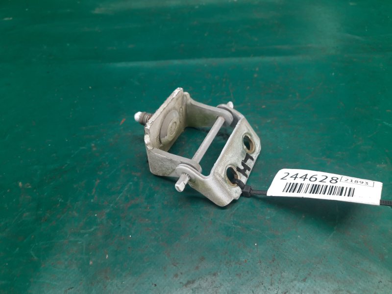 Петля крышки багажника левая FORD FIESTA 08-17 2013 Хэтчбек 1.6 XDEZ 8A6Z-5842900-A Б/У