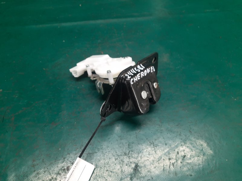 Запчасть замок крышки багажника JEEP CHEROKEE 14- 2017 Внедорожник 2.4 68110603AB Б/У Замок крышки багажника JEEP CHEROKEE 14- 2017 Внедорожник 2.4 68110603AB Б/У