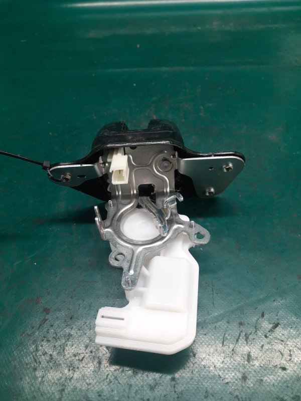 Замок крышки багажника CHEROKEE 14- 2017 Внедорожник 2.4 Замок крышки багажника CHEROKEE 14- 2017 Внедорожник 2.4