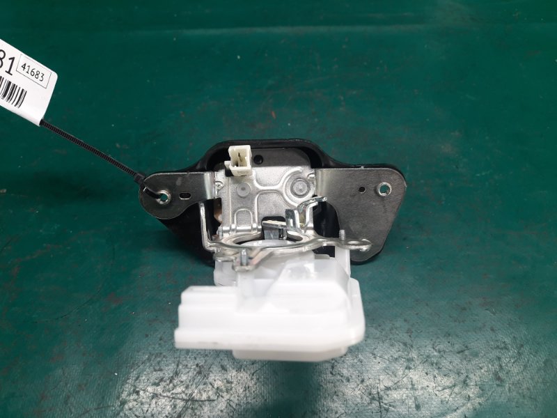 Замок крышки багажника CHEROKEE 14- 2017 Внедорожник 2.4 Замок крышки багажника CHEROKEE 14- 2017 Внедорожник 2.4