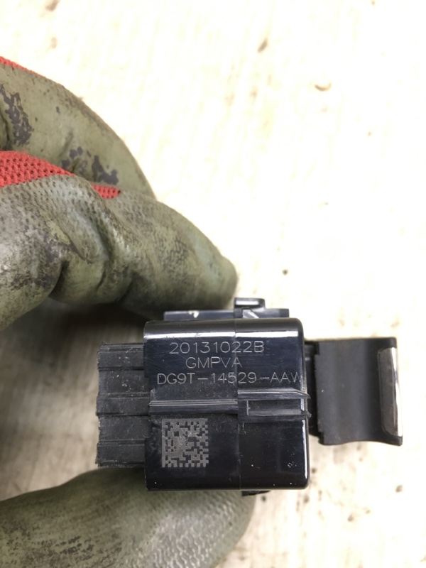 Кнопка стеклоподъемника задняя FUSION 14- MK5 Кнопка стеклоподъемника задняя FUSION 14- MK5