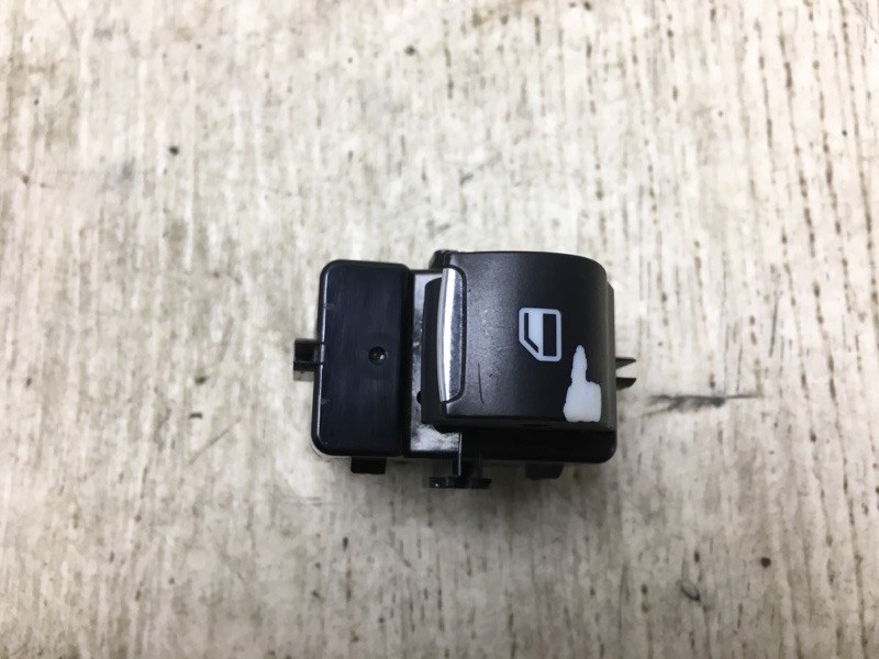 Запчасть кнопка стеклоподъемника задняя FORD FUSION 14- MK5 DG9Z-14529-AB Б/У Кнопка стеклоподъемника задняя FORD FUSION 14- MK5 DG9Z-14529-AB Б/У