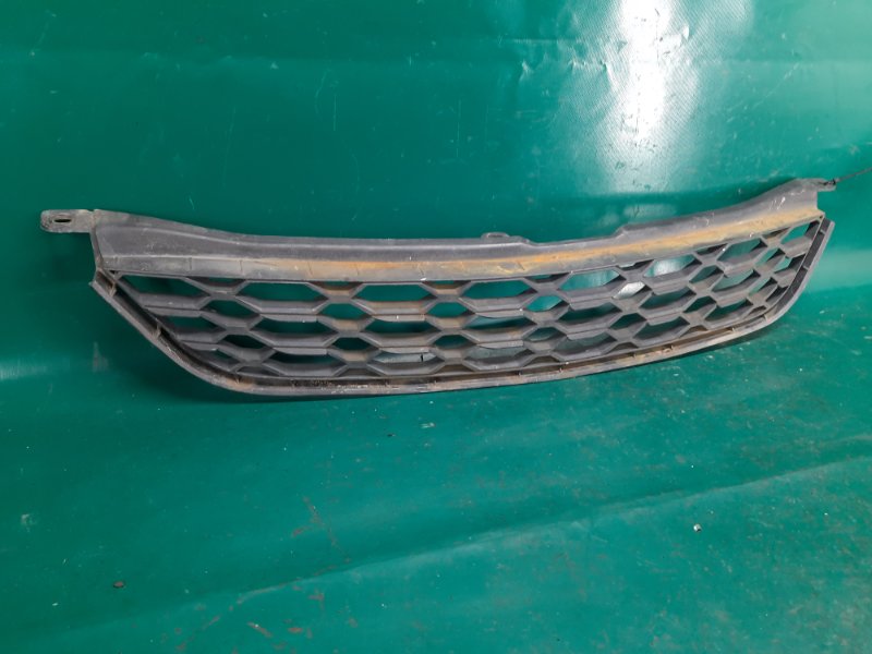 Решетка переднего бампера TOYOTA MATRIX 08-14 Хэтчбек 1.8 2ZRFE