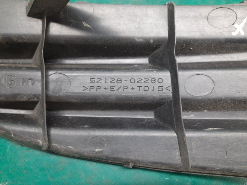 Накладка бампера передняя левая MATRIX 08-14 2008 Хэтчбек 1.8 2ZRFE