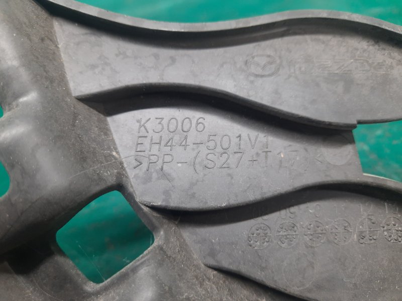 Кронштейн решетки радиатора левый CX-7 06-12 2009 Внедорожник 2.5 L5