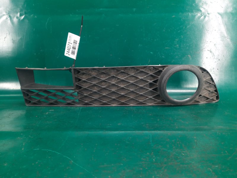 Накладка противотуманной фары левая INFINITI M35/M45 04-10 2008 Седан 3.5 VQ35DE 62257-EG700 Б/У