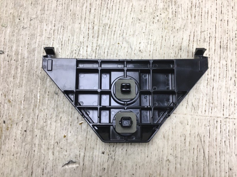 Кронштейн TOYOTA RAV4 13-19 76828-42010 новая