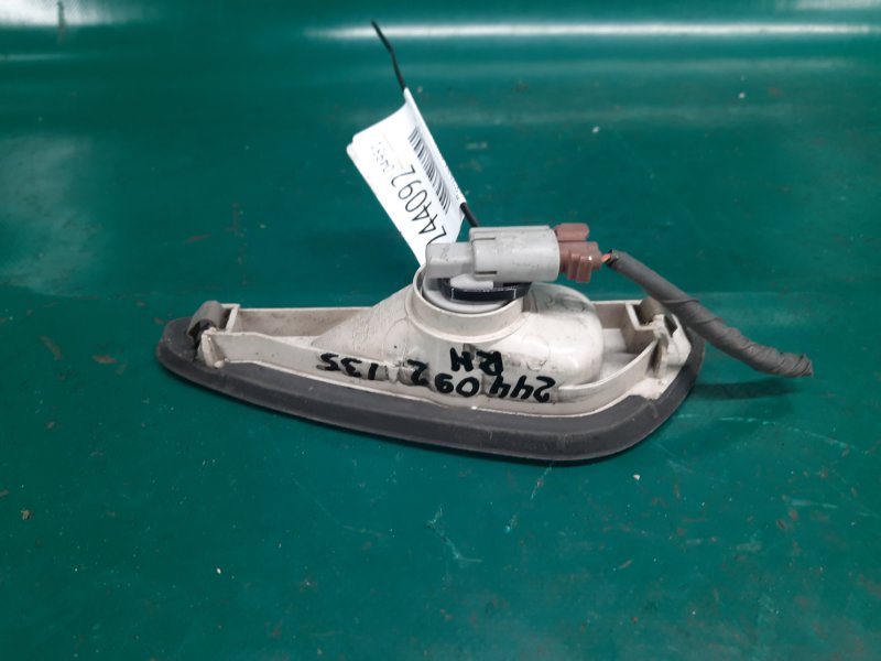 Повторитель поворота в бампер передний правый I35 00-04 2004 Седан 3.5 VQ35DE