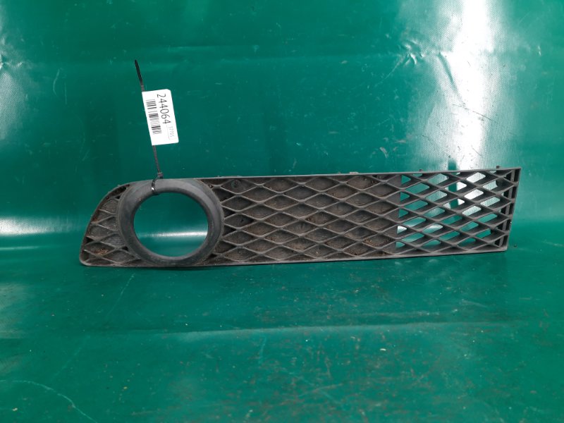 Накладка противотуманной фары правая INFINITI M35/M45 04-10 2006 Седан 3.5 VQ35DE 62256-EG600 Б/У