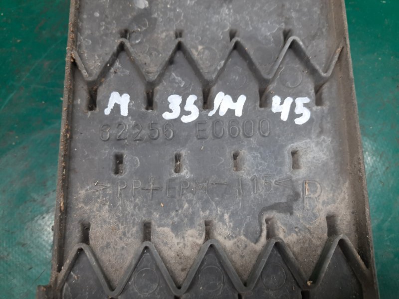 Накладка противотуманной фары правая M35/M45 04-10 2006 Седан 3.5 VQ35DE