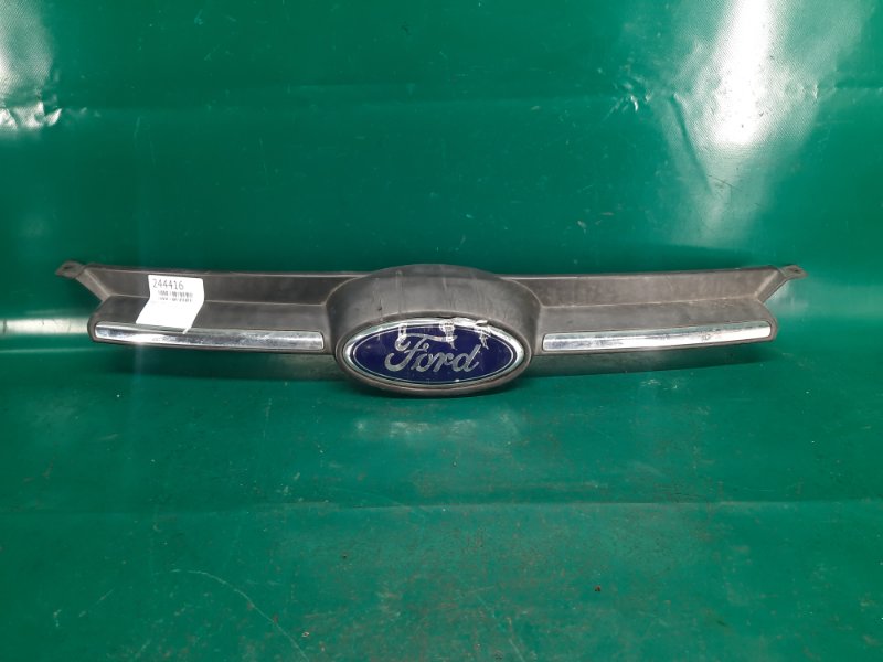 Запчасть решетка радиатора FORD FOCUS 10-18 2014 Седан 2.0 BM5Z-8200-B Б/У Решетка радиатора FORD FOCUS 10-18 2014 Седан 2.0 BM5Z-8200-B Б/У