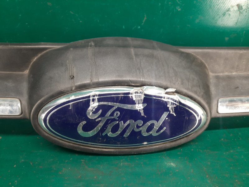 Решетка радиатора FOCUS 10-18 2014 Седан 2.0 Решетка радиатора FOCUS 10-18 2014 Седан 2.0