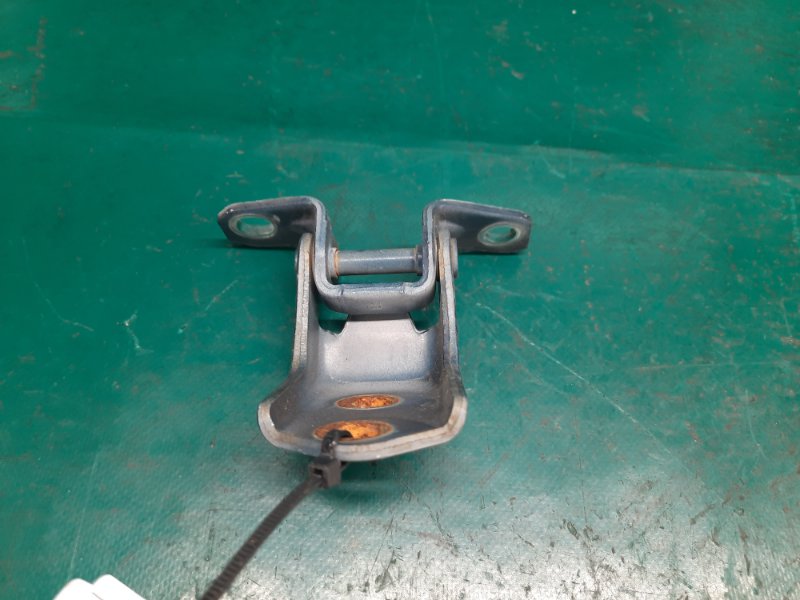 Петля двери нижняя передняя левая 5 CR 05-10 2008 Минивен 2.3