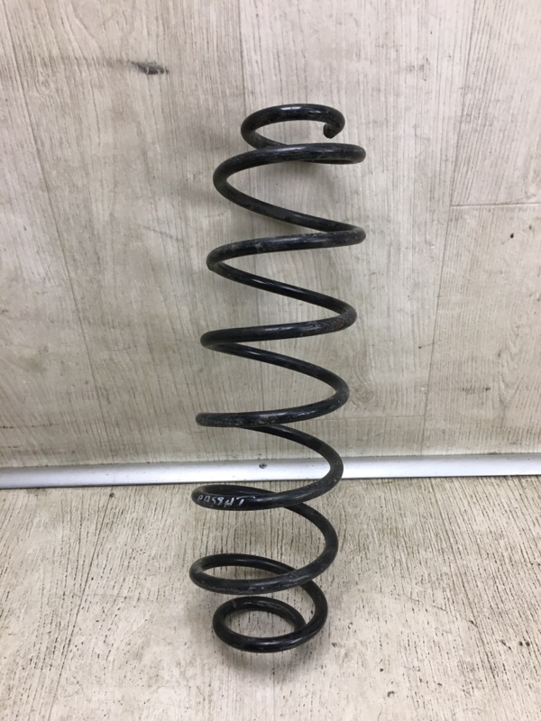 Пружина задней подвески PASSAT B7 11-15 2014 A32 1.8 CPRA