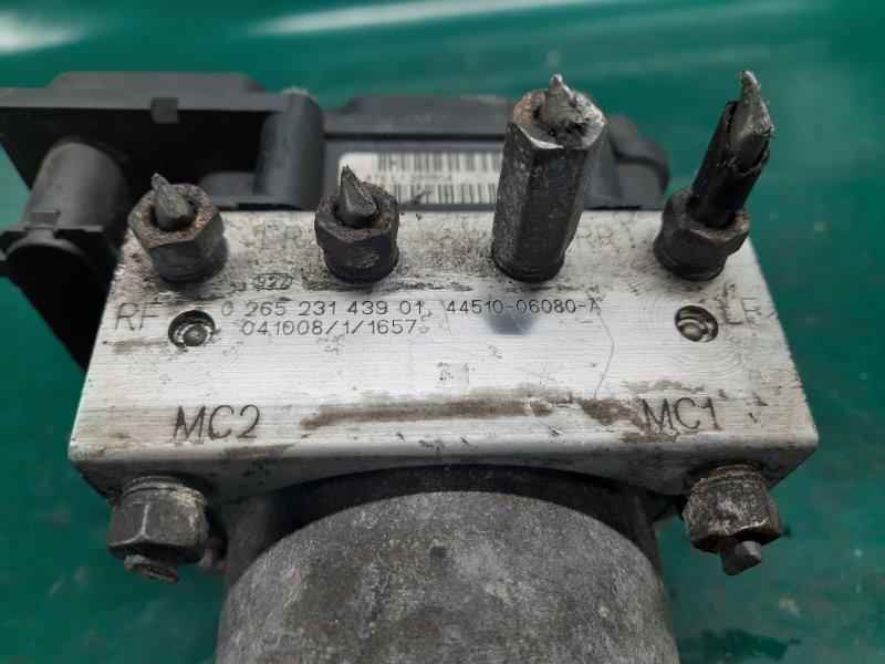 Блок ABS CAMRY 30 02-06 2005 Седан 2.4 2AZFE Блок ABS CAMRY 30 02-06 2005 Седан 2.4 2AZFE