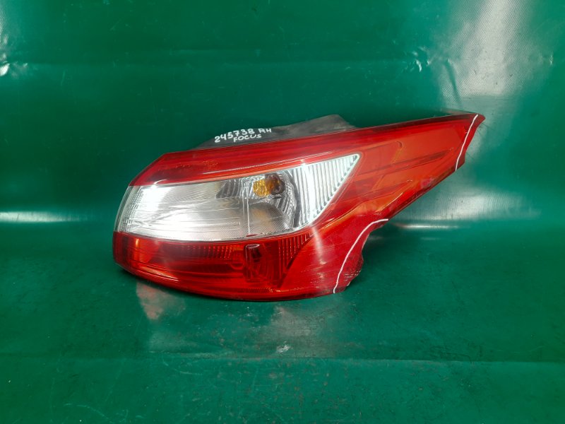 Фонарь наружный правый FORD FOCUS 10-18 2014 Седан 2.0 XQDA DM5Z-13404-E Б/У