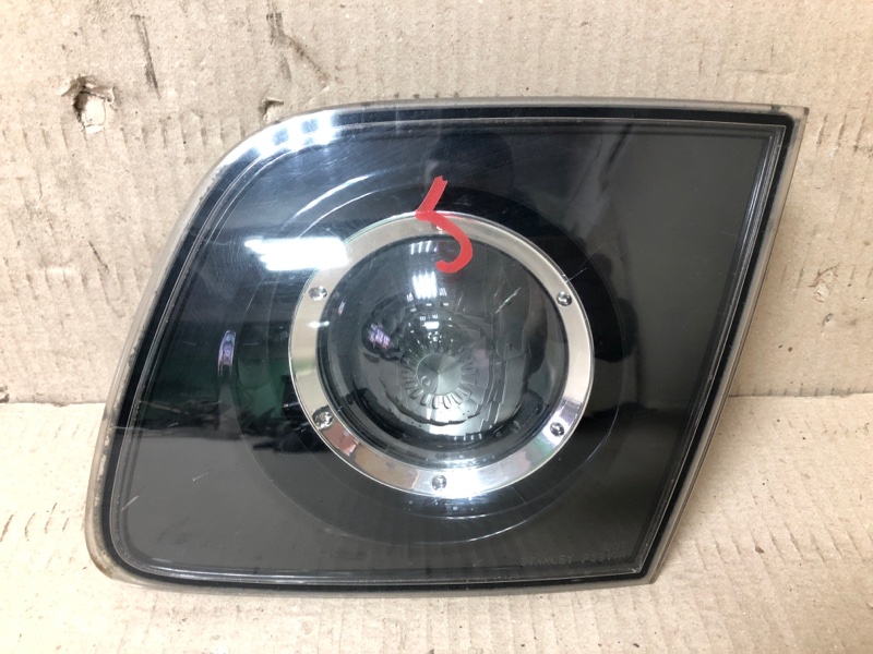 Запчасть фонарь внутренний задний правый MAZDA 3 BK 03-08 2008 Седан 2.0 BAN6-51-3F0 Б/У Фонарь внутренний задний правый MAZDA 3 BK 03-08 2008 Седан 2.0 BAN6-51-3F0 Б/У