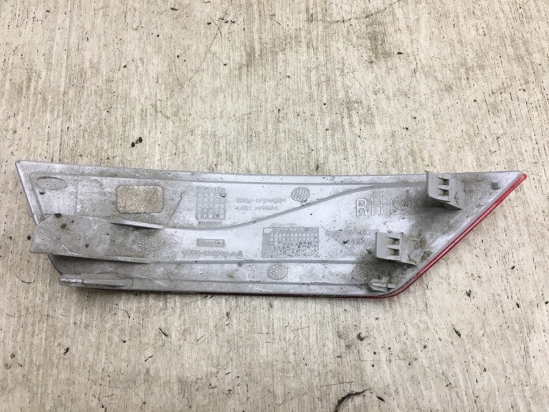 Катафот R правый задний FORD ESCAPE 12-19