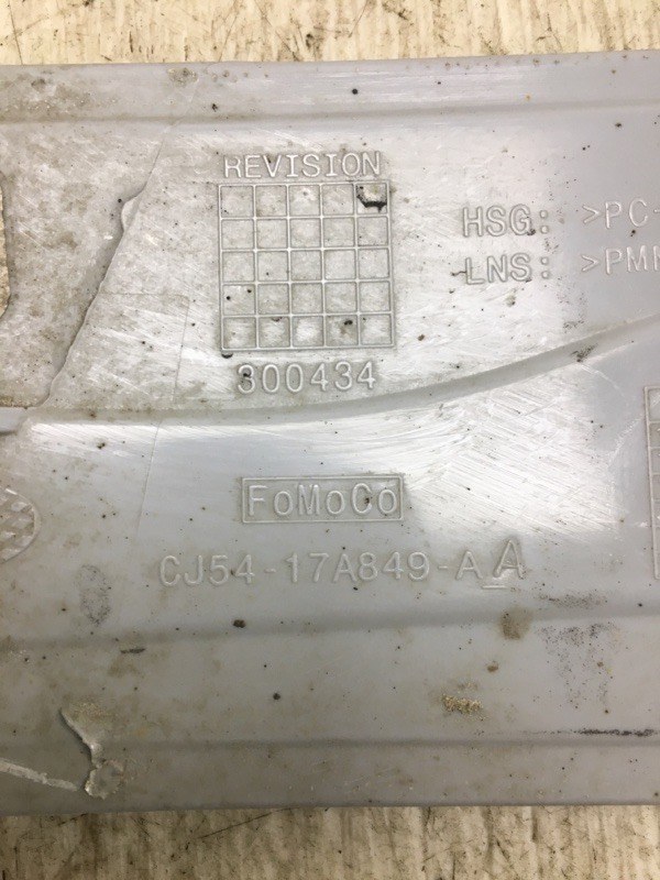 Катафот R правый задний ESCAPE 12-19