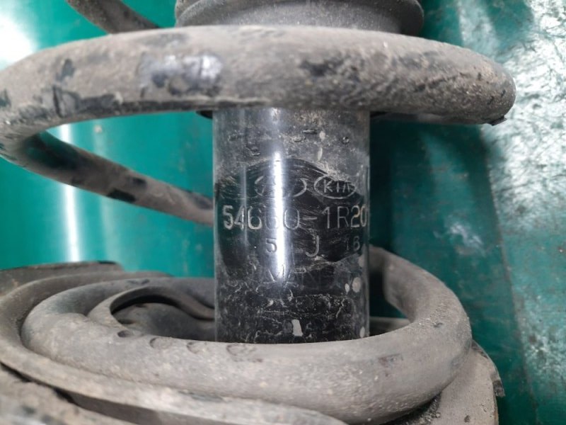 Амортизатор передний правый HYUNDAI ACCENT RB 10- Хетчбек 1.6 Амортизатор передний правый HYUNDAI ACCENT RB 10- Хетчбек 1.6