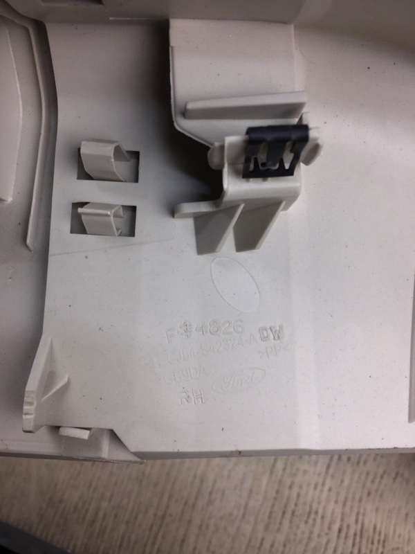 Обшивка крышки багажника ESCAPE 12-19